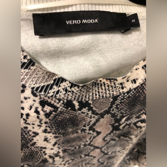 Knit snake print dress from Vero Moda. - Picture 5 of 5